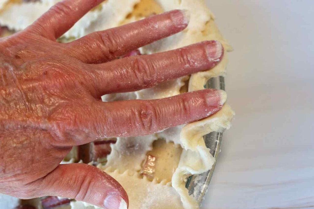 crimping a pie edge