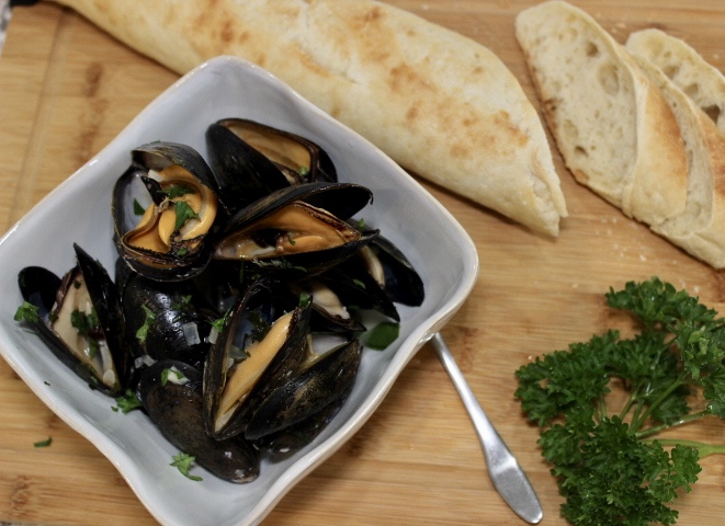 steamed mussels white wine lemon garlic