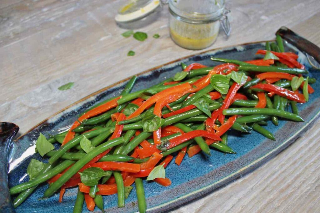 green bean and red pepper salad