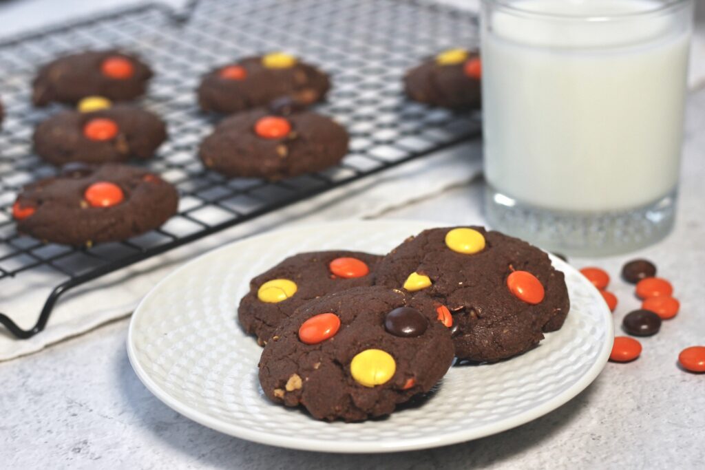 chocolate peanut butter cookies with reeces pieces