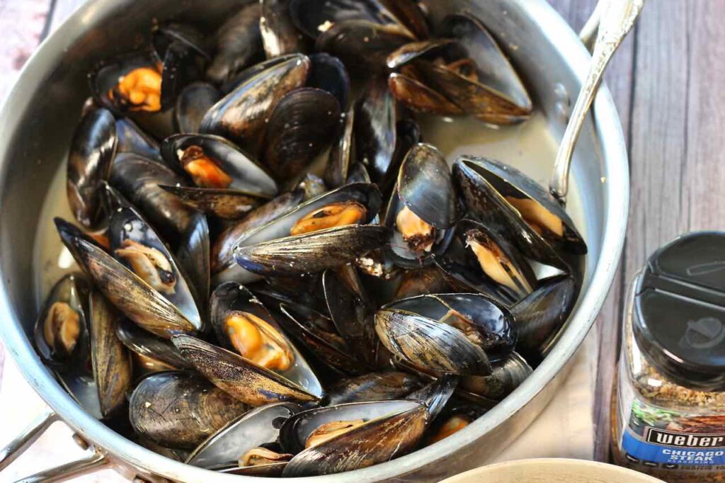 mussels with beer and steak spice