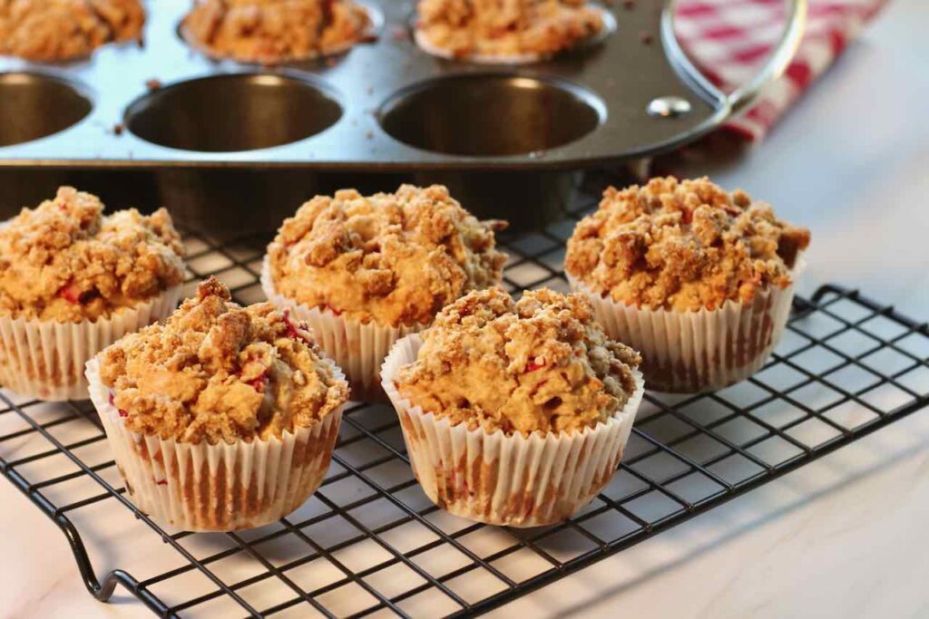 rhubarb cranberry streusel muffins