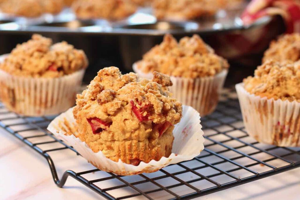 rhubarb cranberry muffins