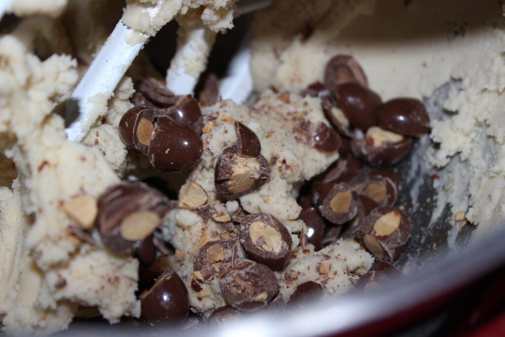 shortbread with chocolate covered almonds