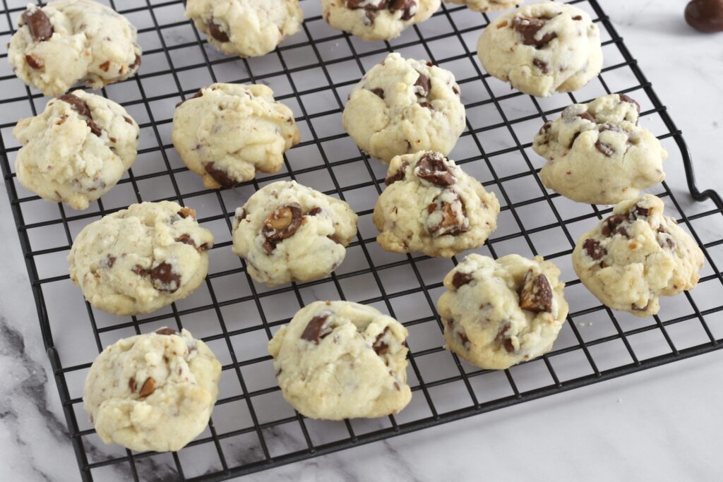 shortbread cookies with chocolate covered almonds