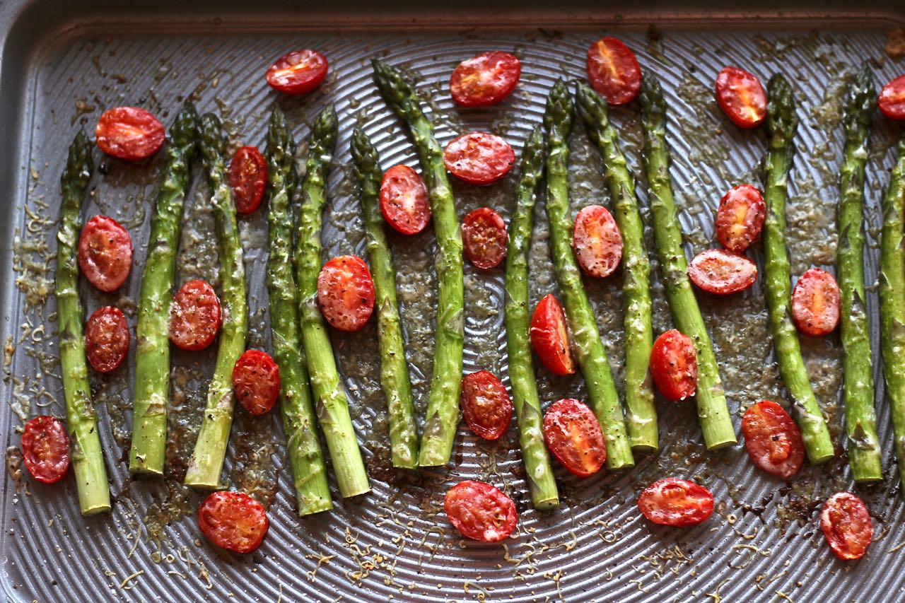 sheet pan asparagus with tomatoes