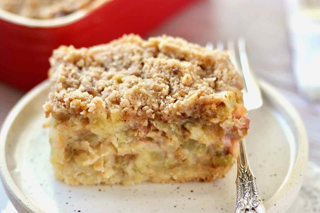 rhubarb crumble cake